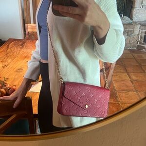 Excellent condition Louis Vuitton Empriente Pochette Felicie